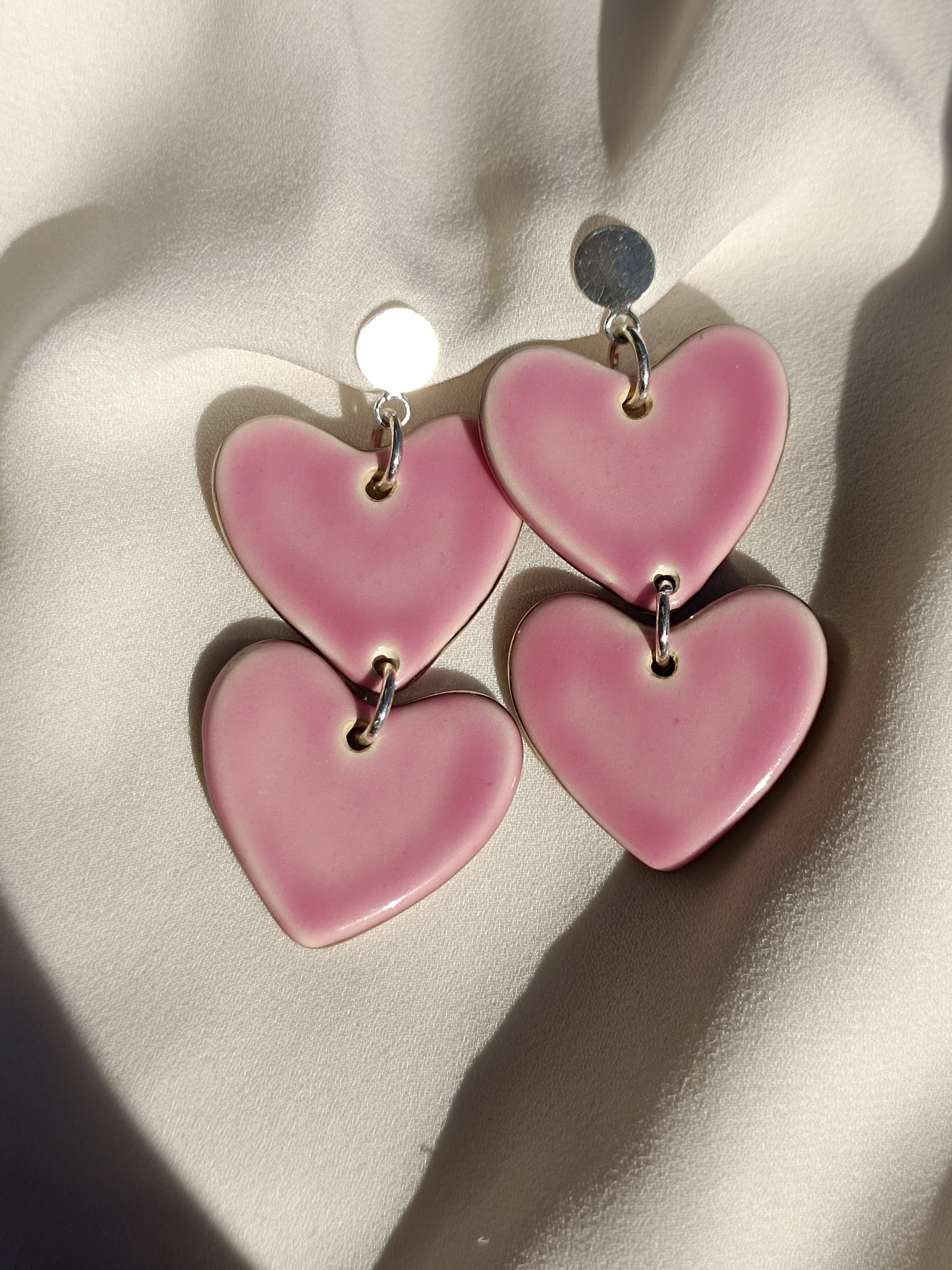 Aritos Doble Corazón - Base Circular Plata
