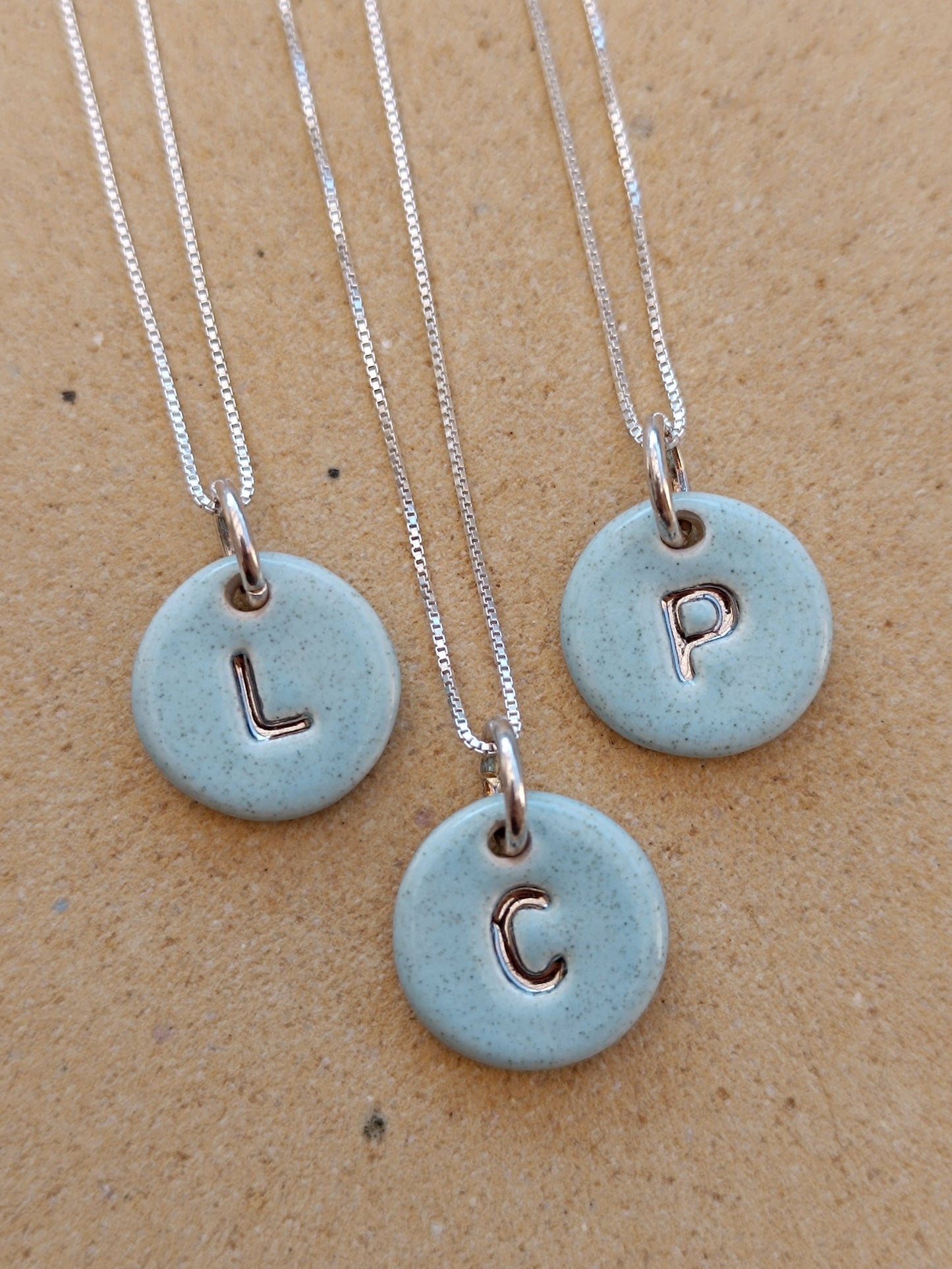 Iniciales mini con cadena - Plata