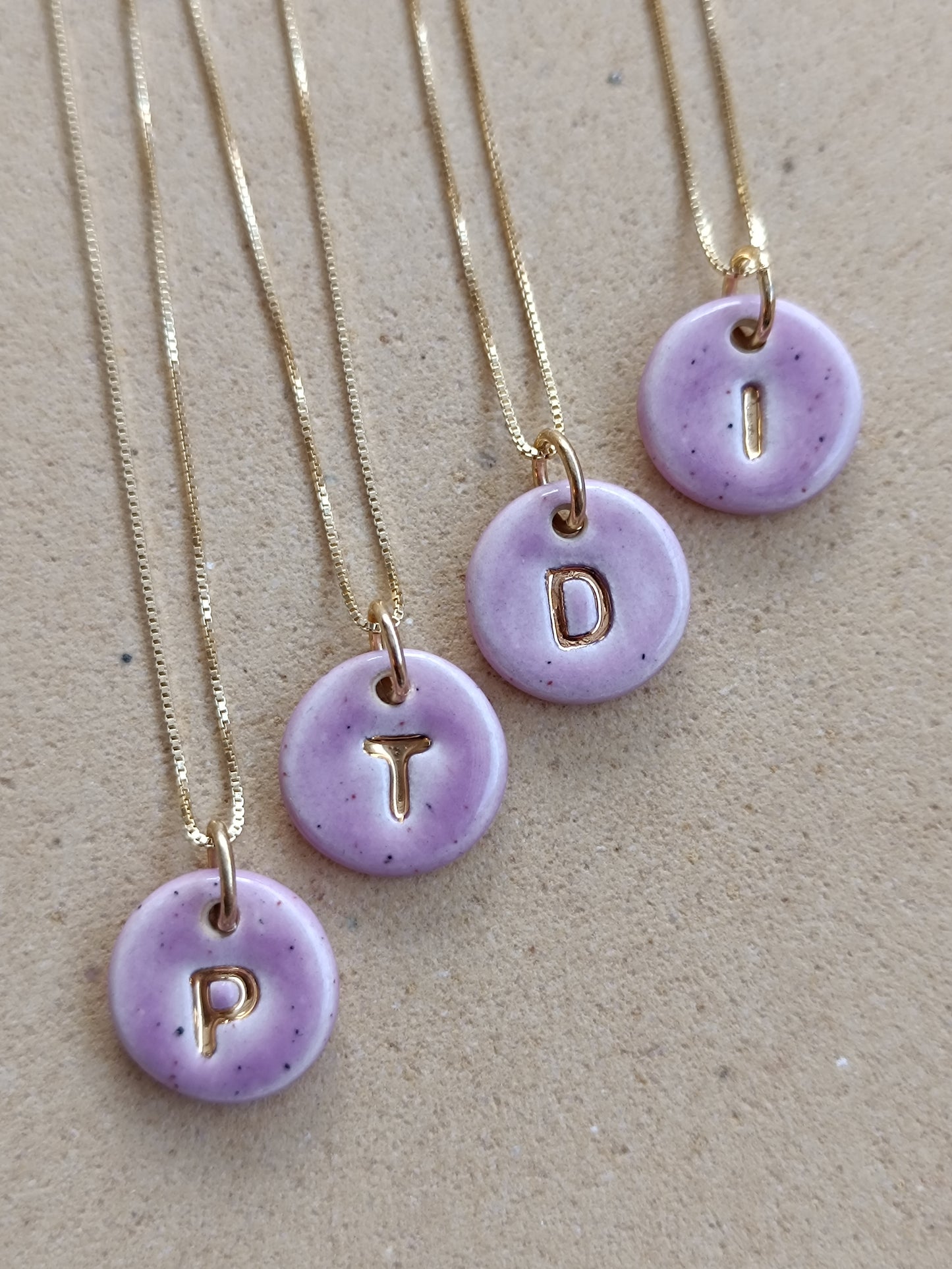 Iniciales mini con cadena - Oro
