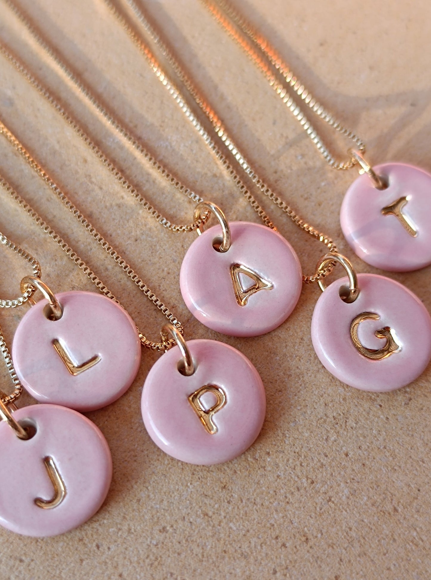 Iniciales mini con cadena - Oro