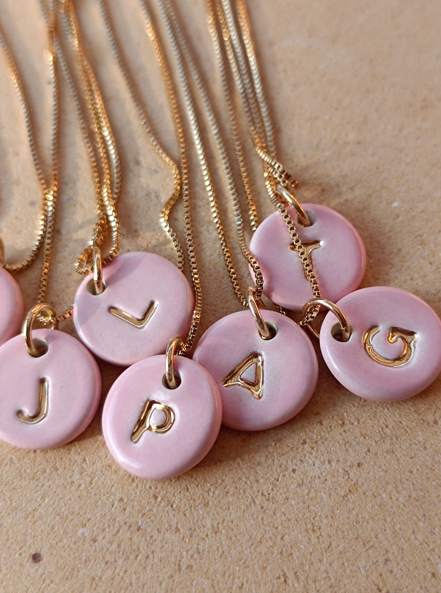 Iniciales mini con cadena - Oro