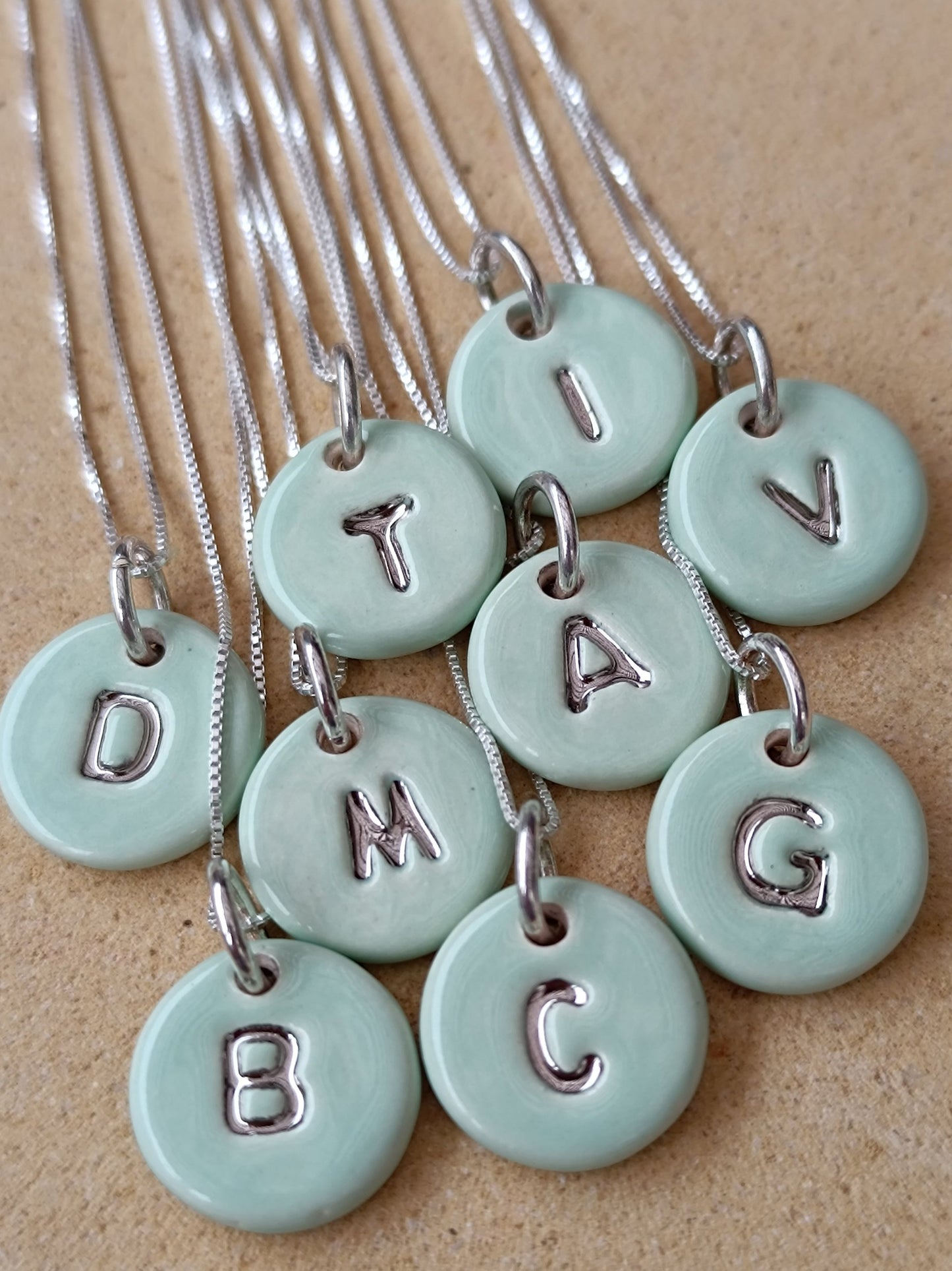 Iniciales mini con cadena - Plata