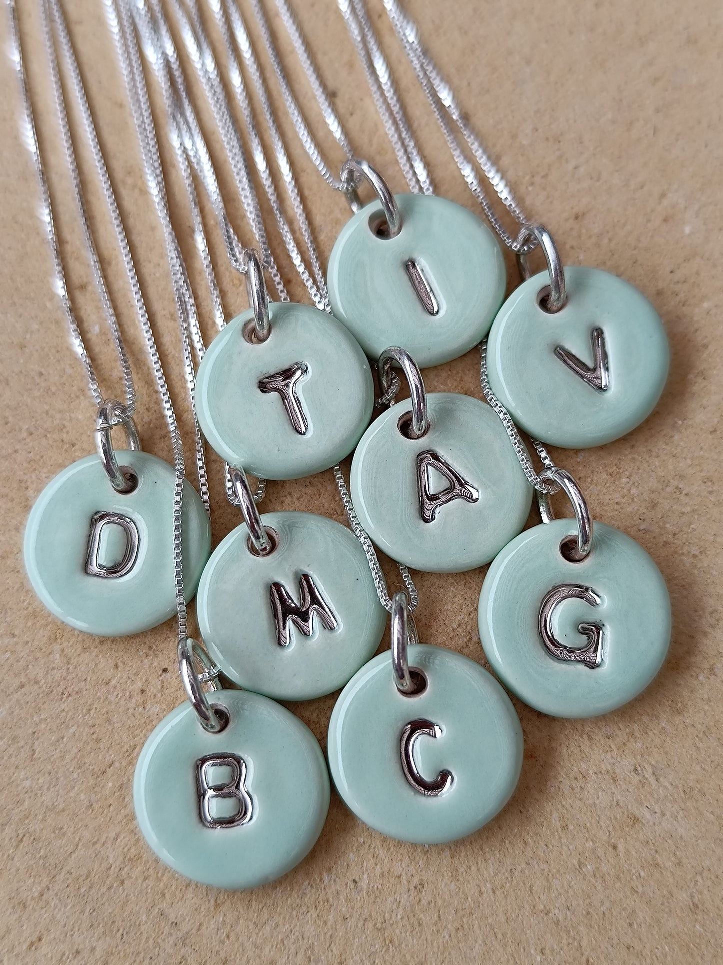 Iniciales mini con cadena - Plata