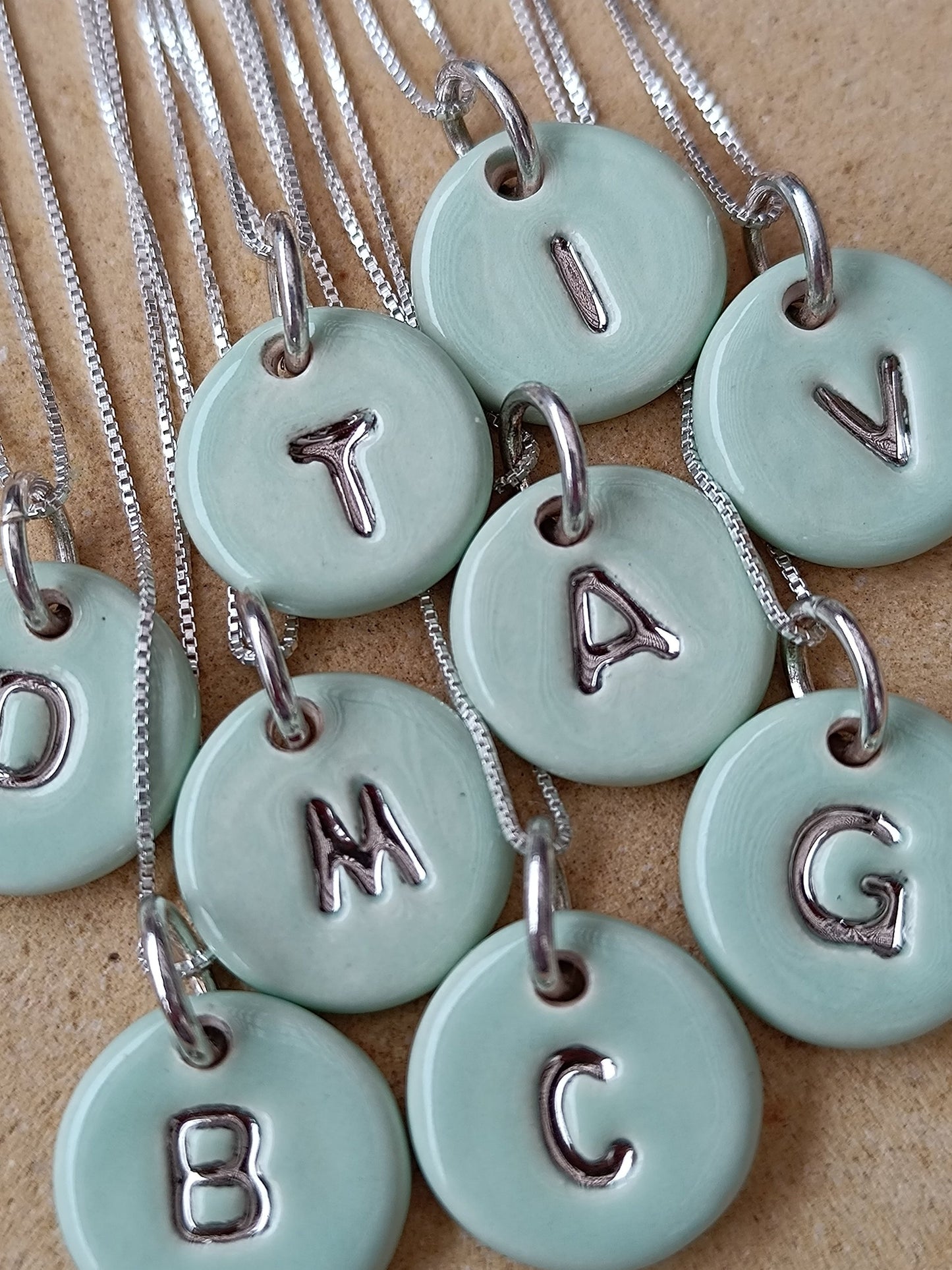 Iniciales mini con cadena - Plata