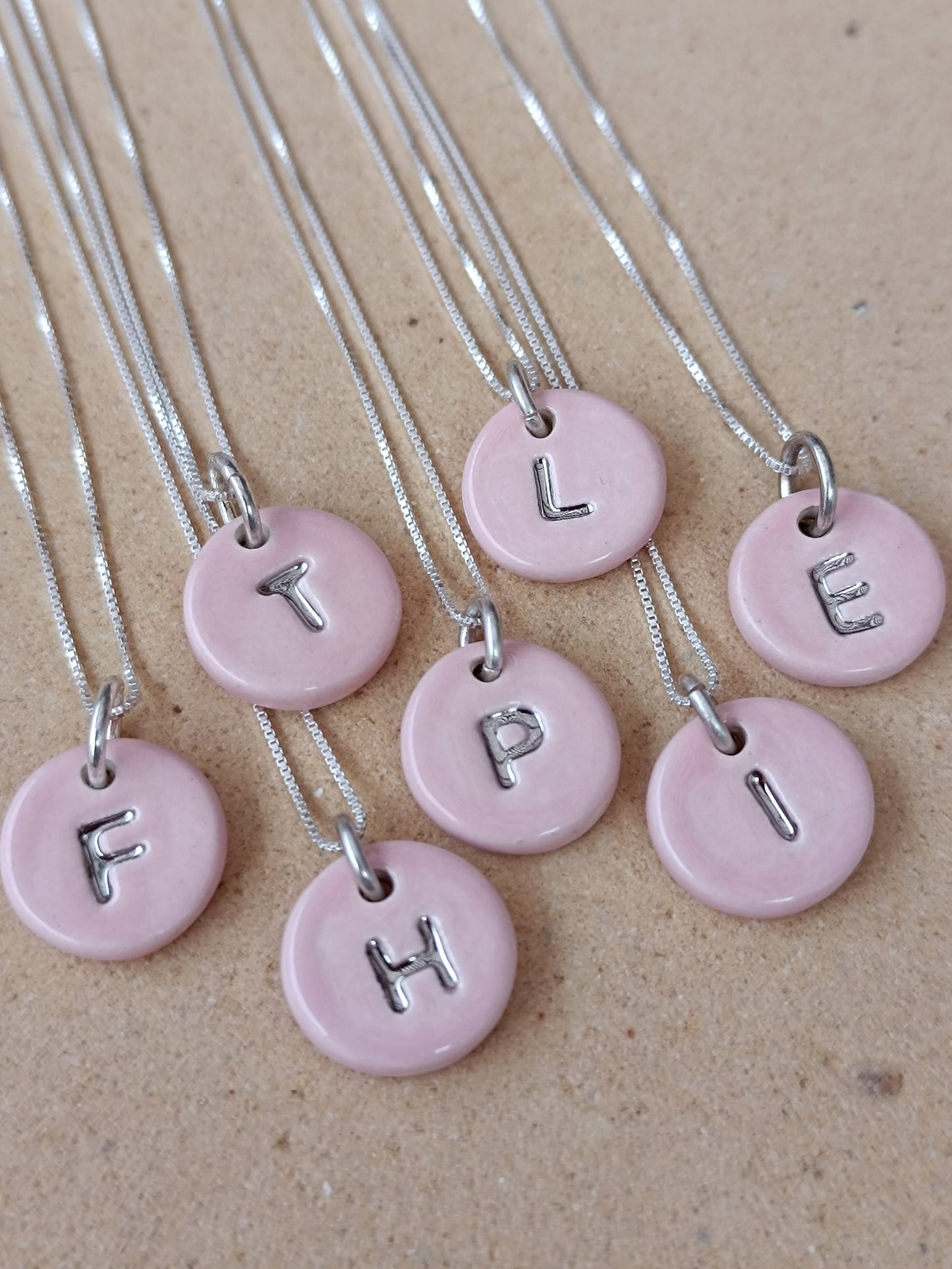 Iniciales mini con cadena - Plata