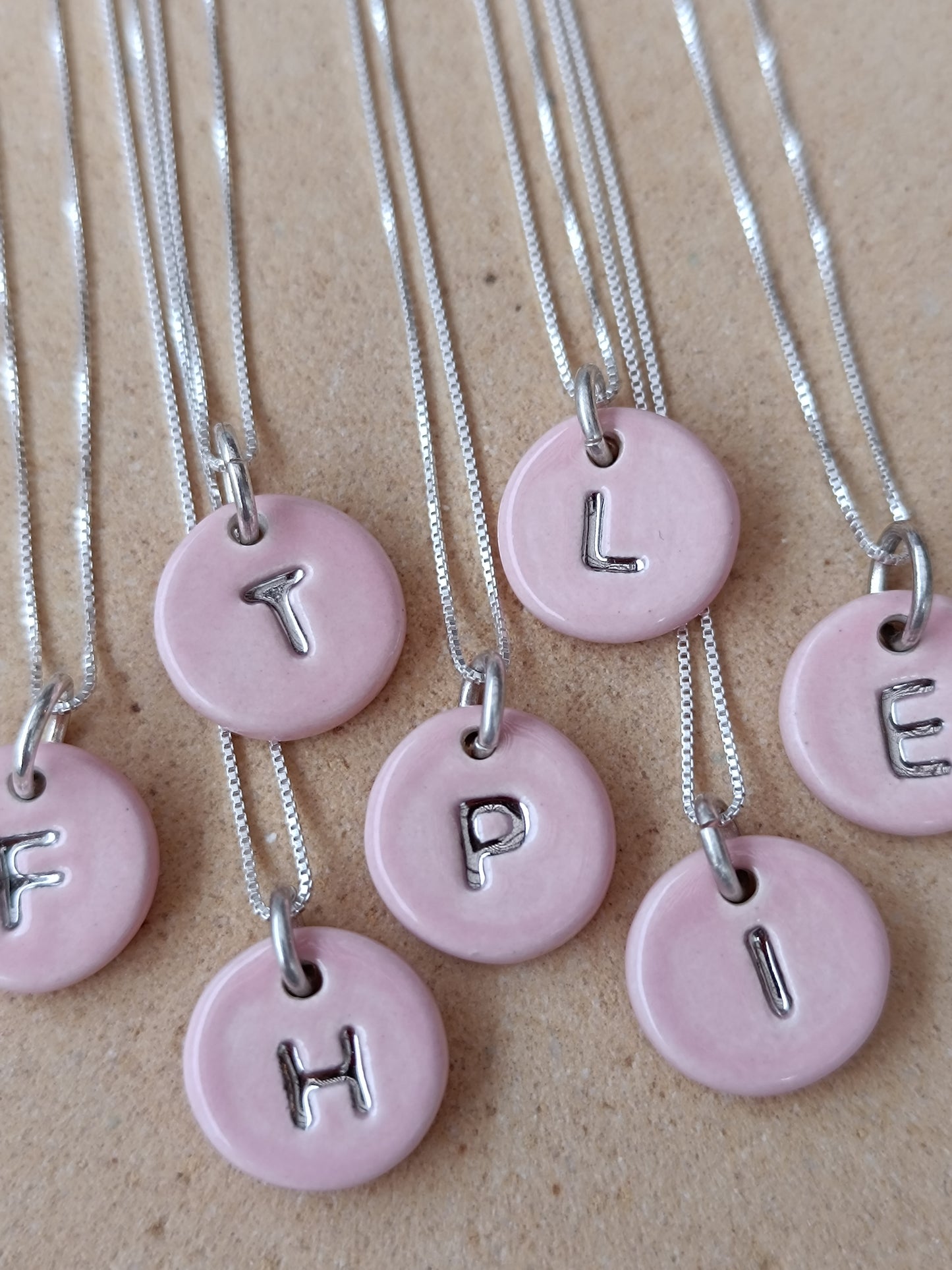 Iniciales mini con cadena - Plata