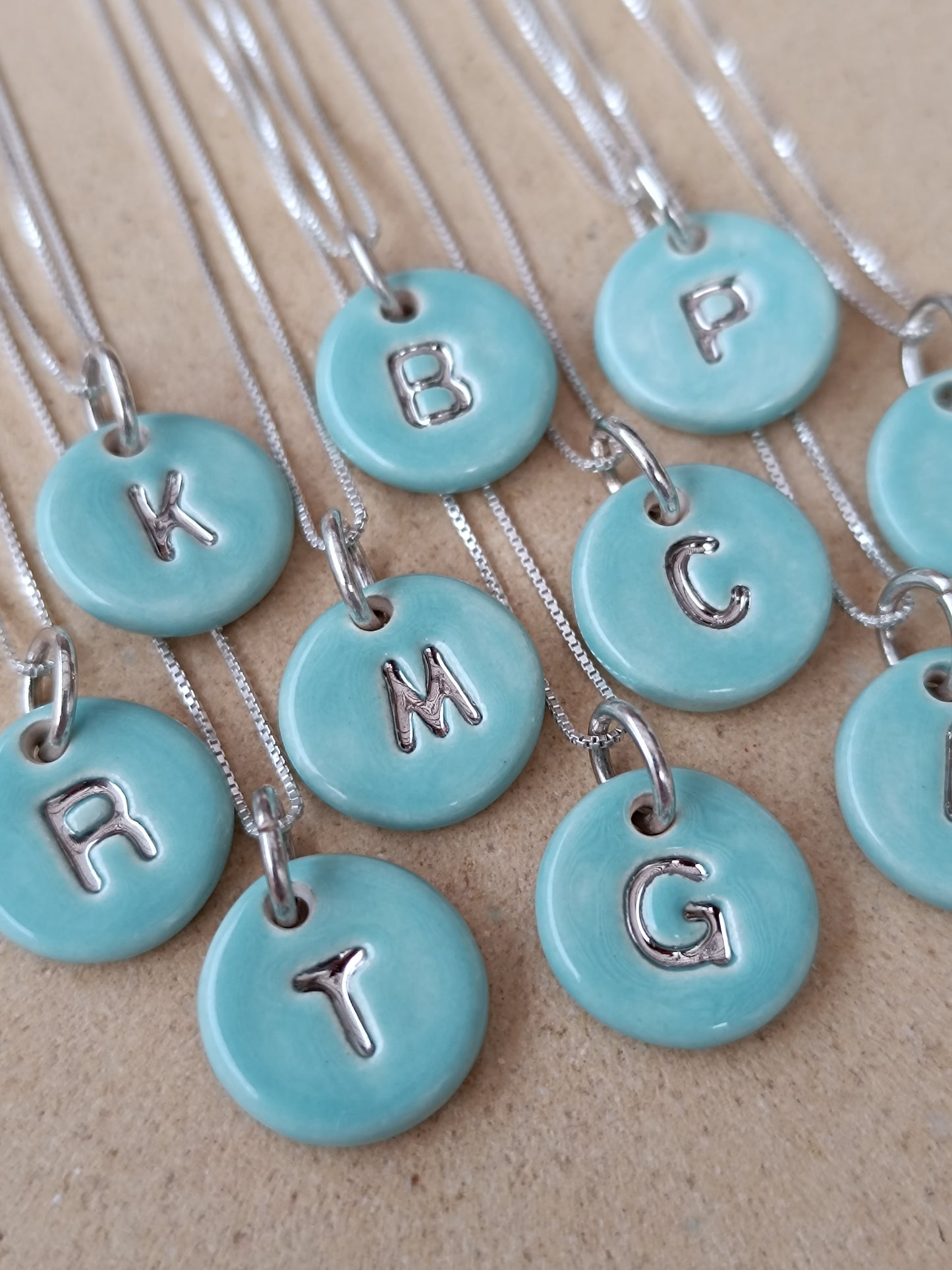 Iniciales mini con cadena - Plata