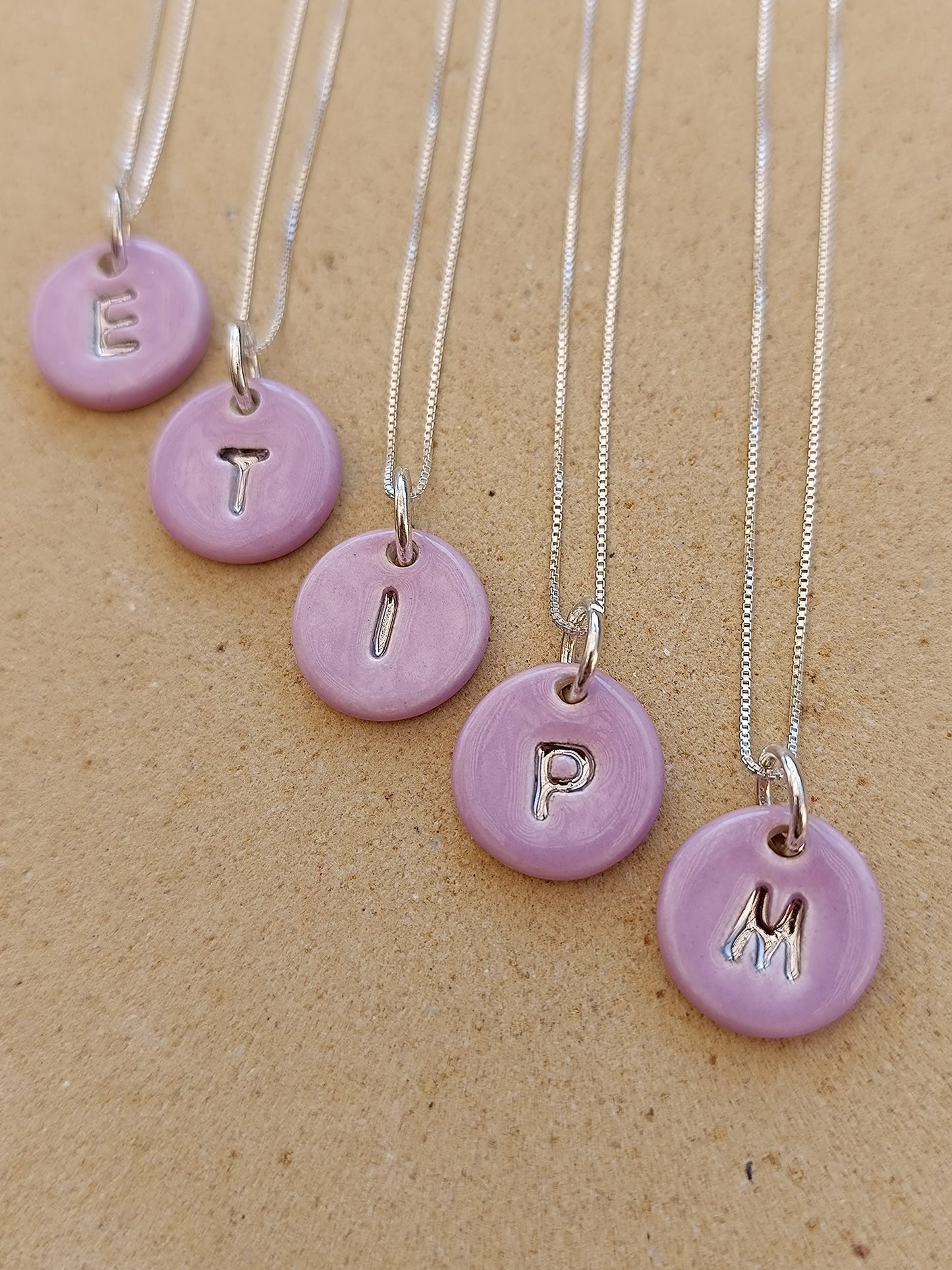 Iniciales mini con cadena - Plata