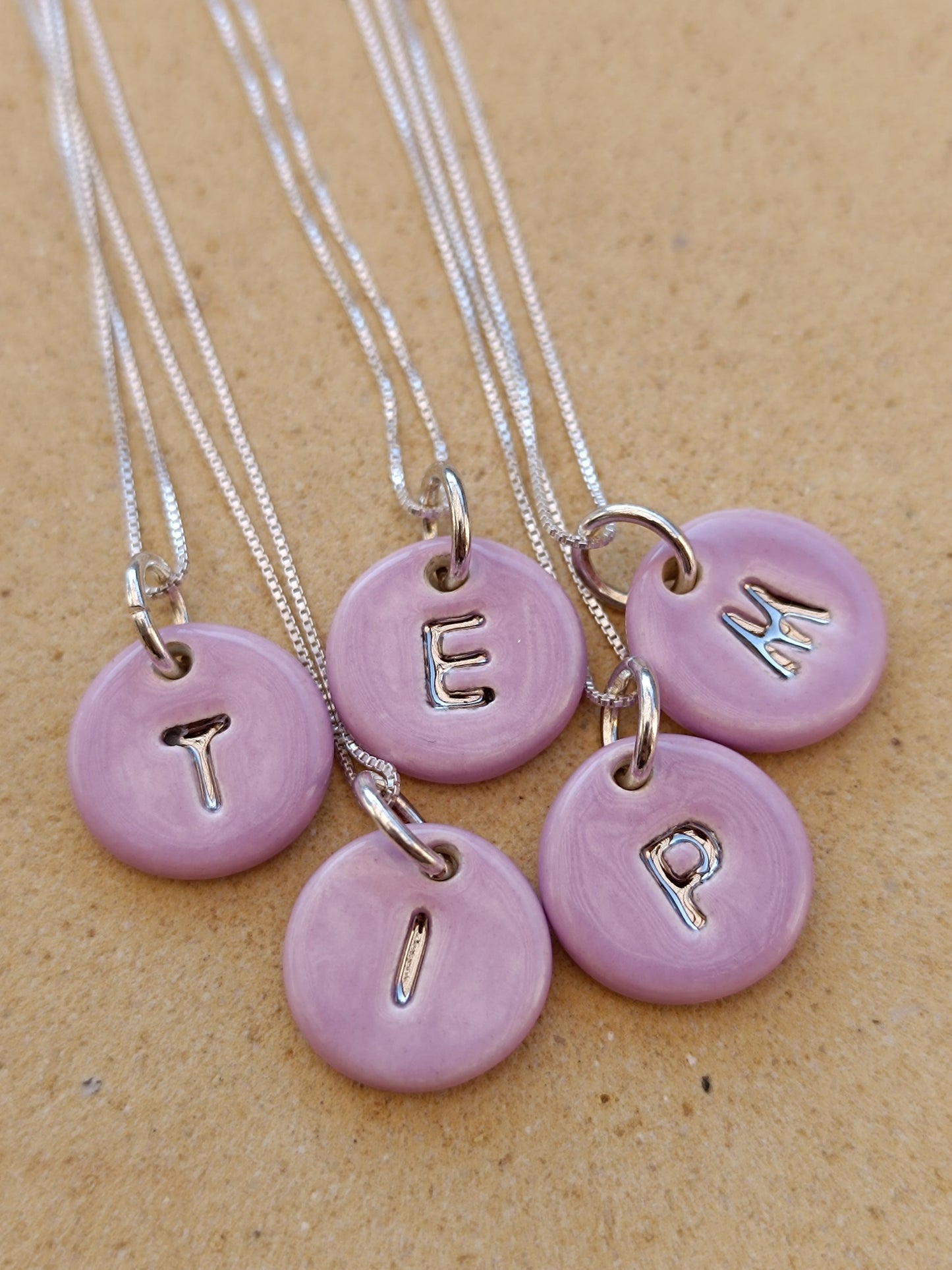 Iniciales mini con cadena - Plata