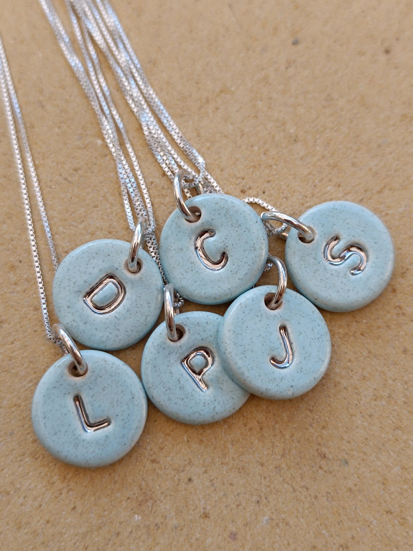 Iniciales mini con cadena - Plata