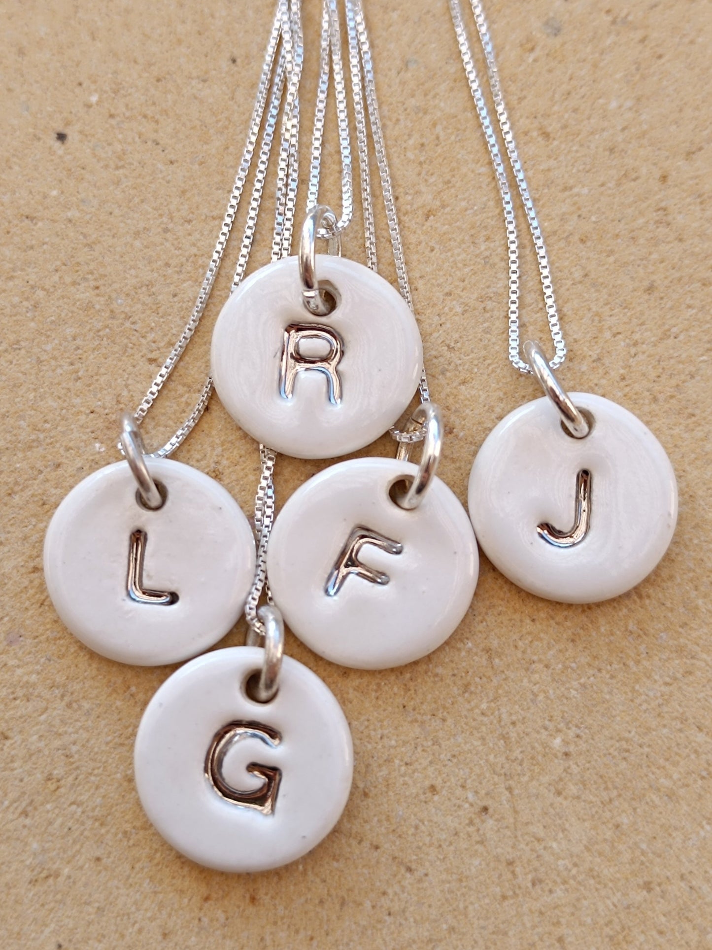 Iniciales mini con cadena - Plata