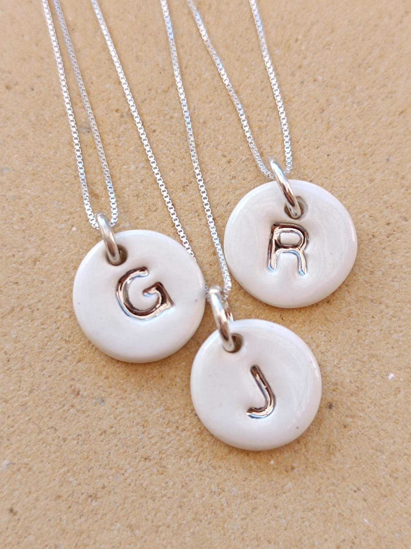 Iniciales mini con cadena - Plata