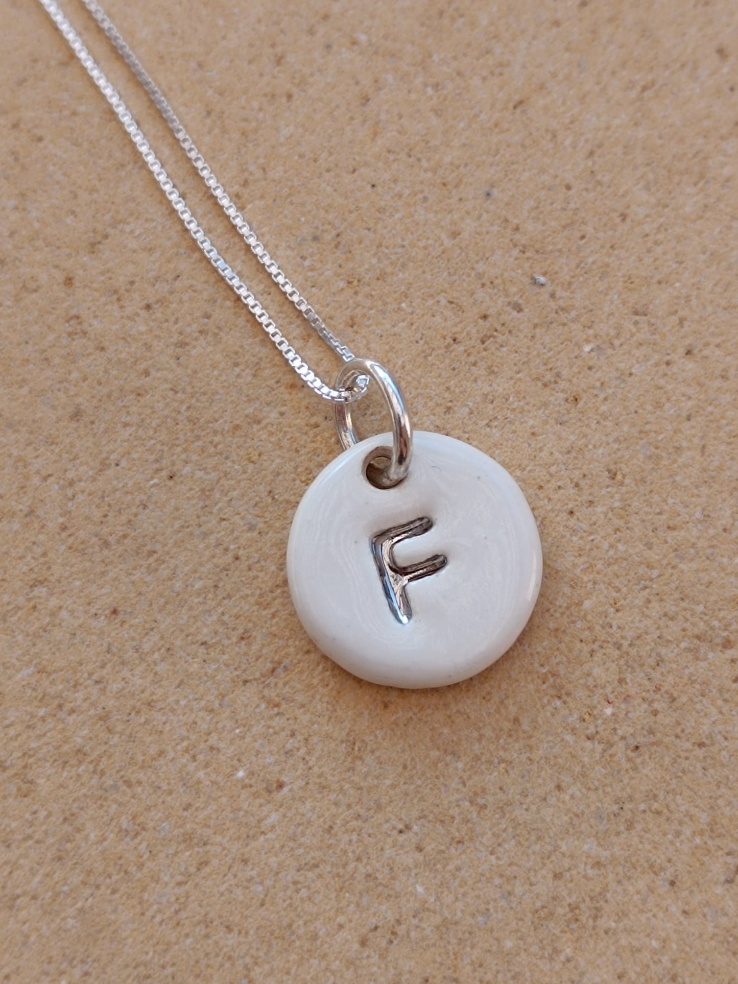 Iniciales mini con cadena - Plata