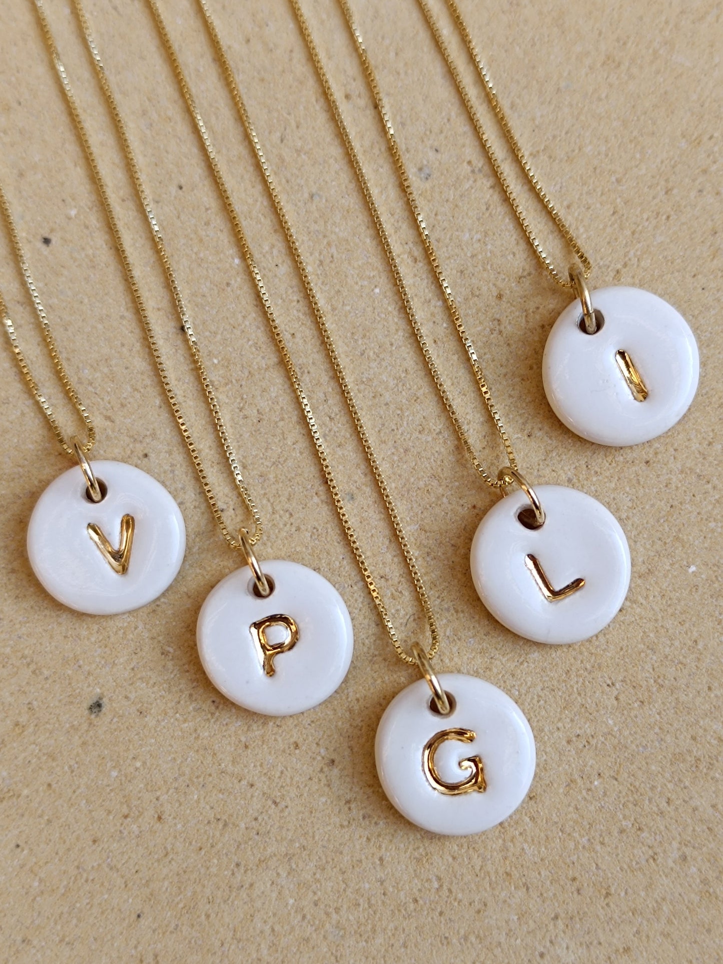 Iniciales mini con cadena - Oro