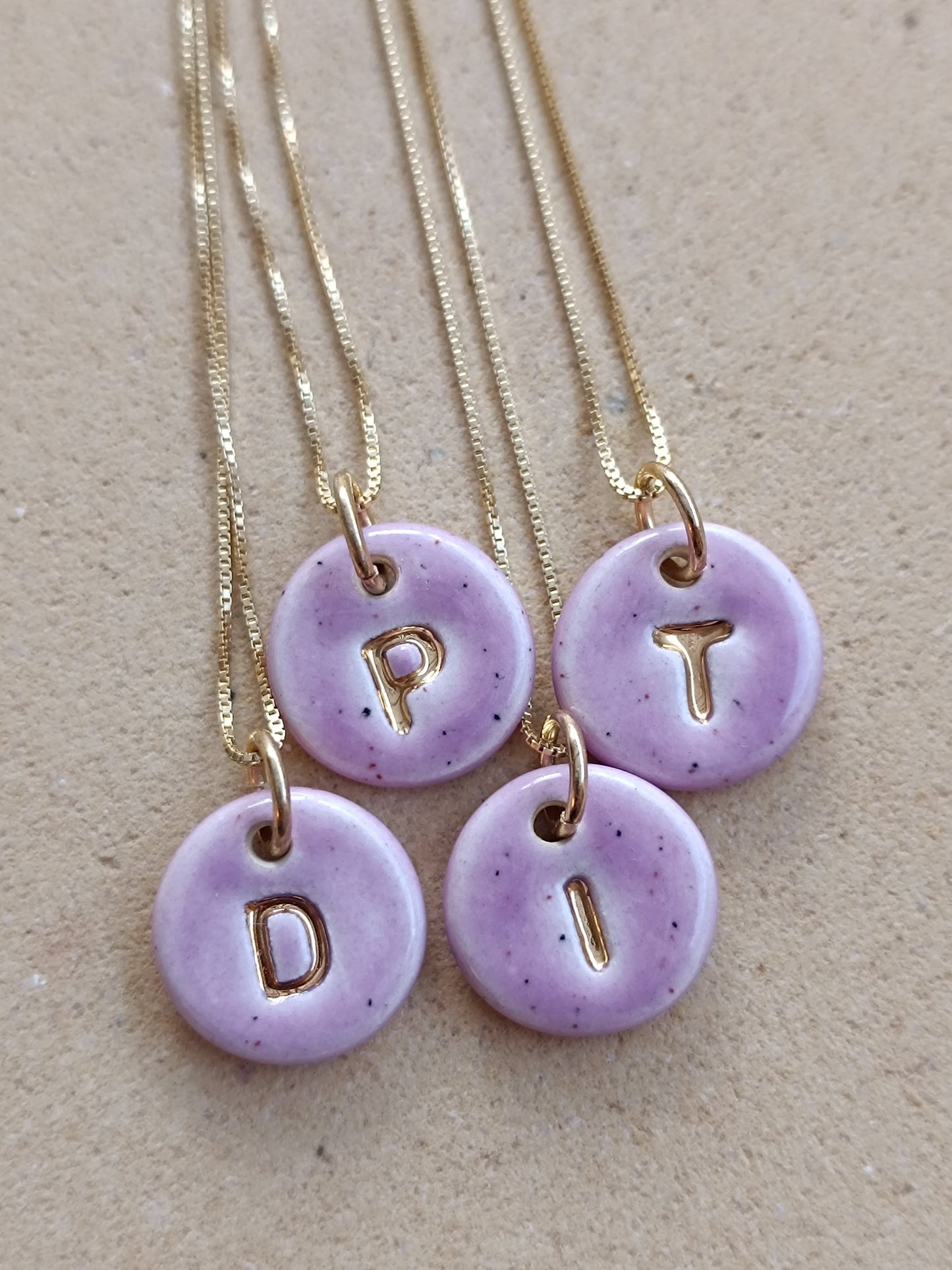Iniciales mini con cadena - Oro