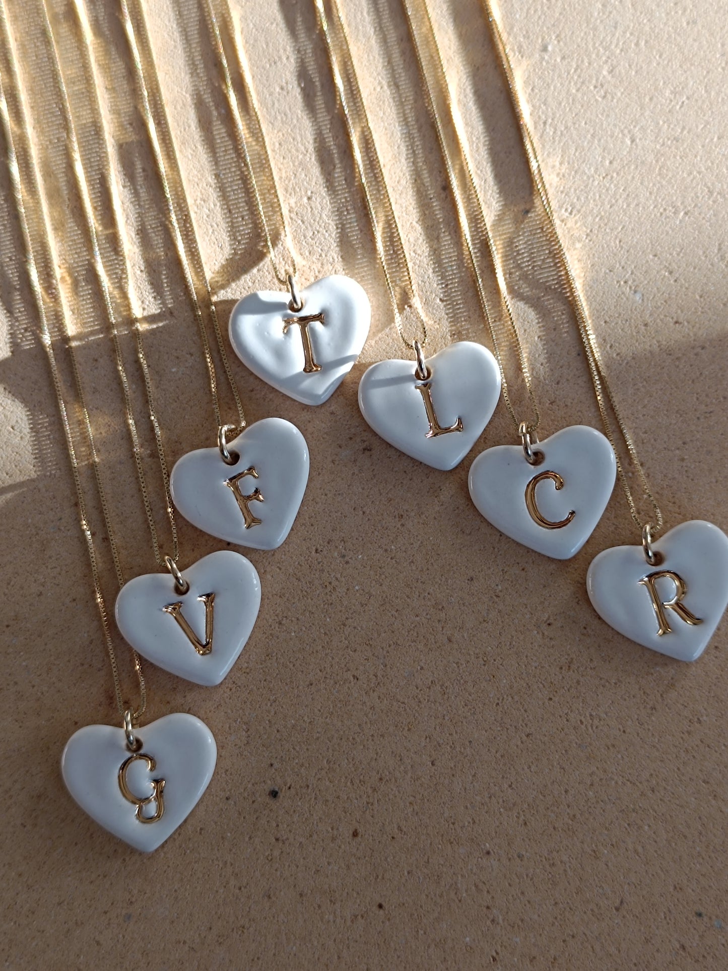 Dije corazón inicial con cadena
