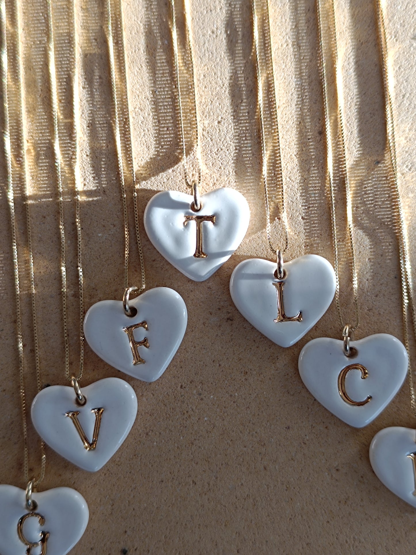 Dije corazón inicial con cadena