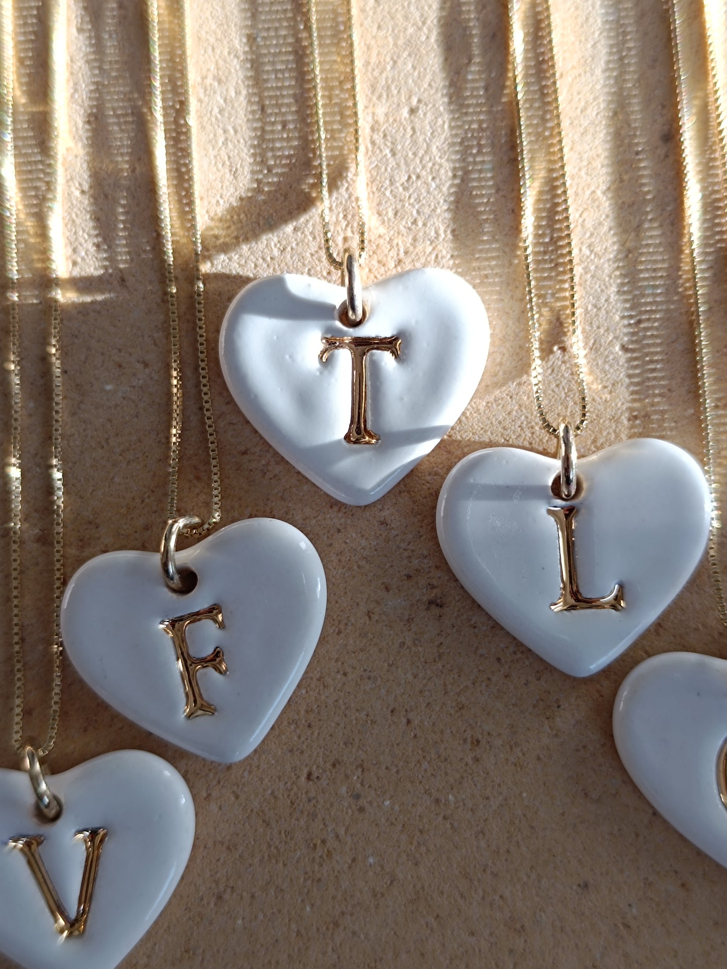 Dije corazón inicial con cadena