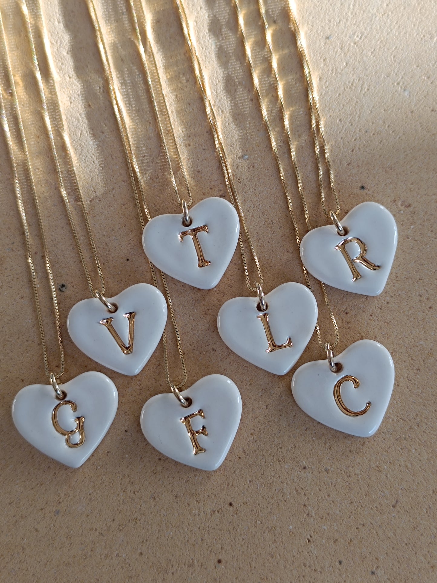 Dije corazón inicial con cadena