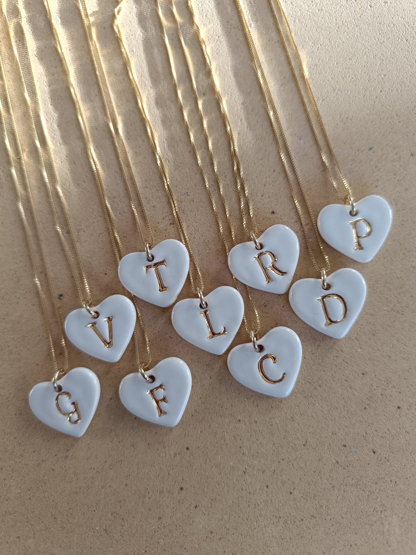Dije corazón inicial con cadena
