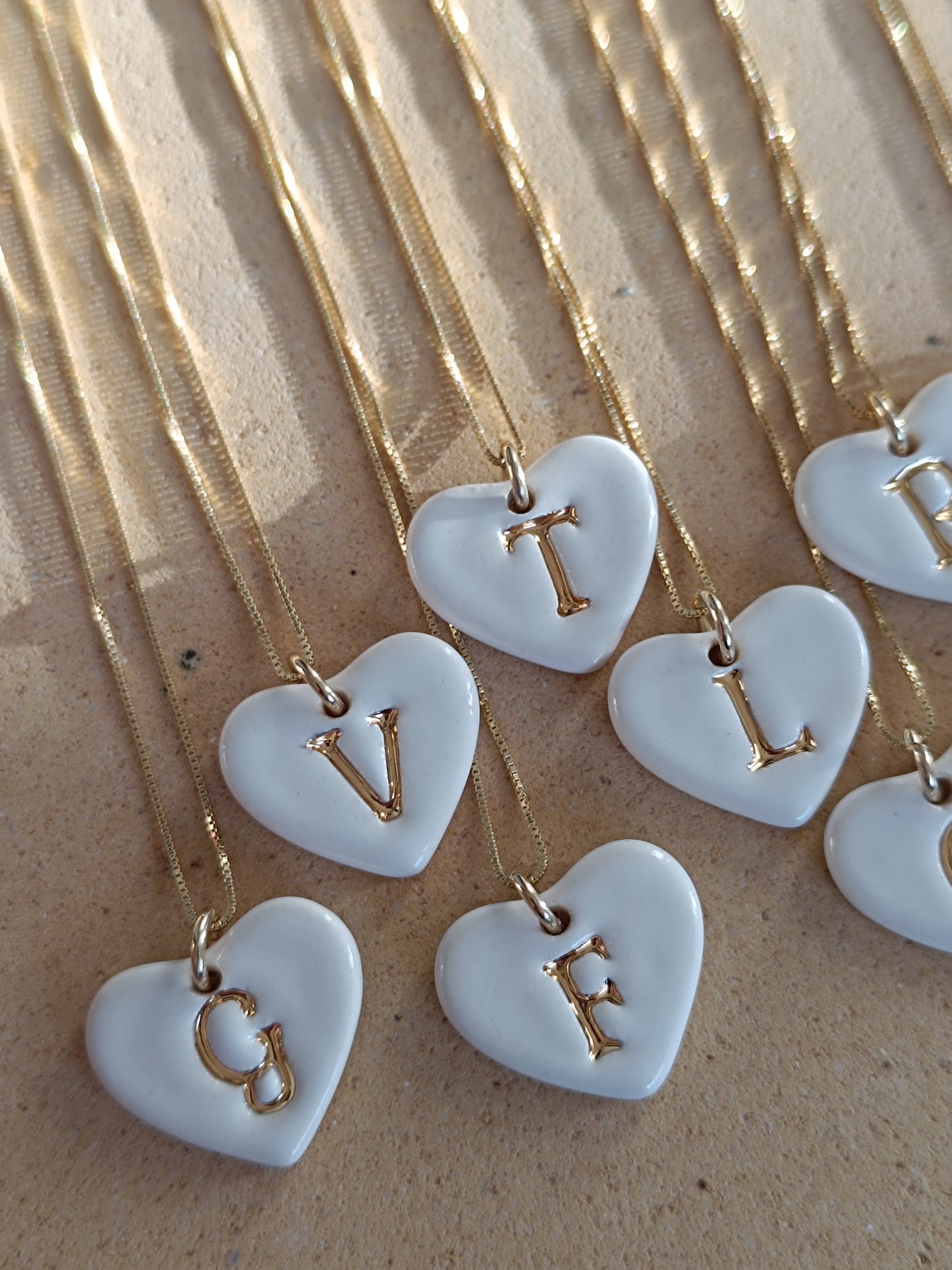 Dije corazón inicial con cadena