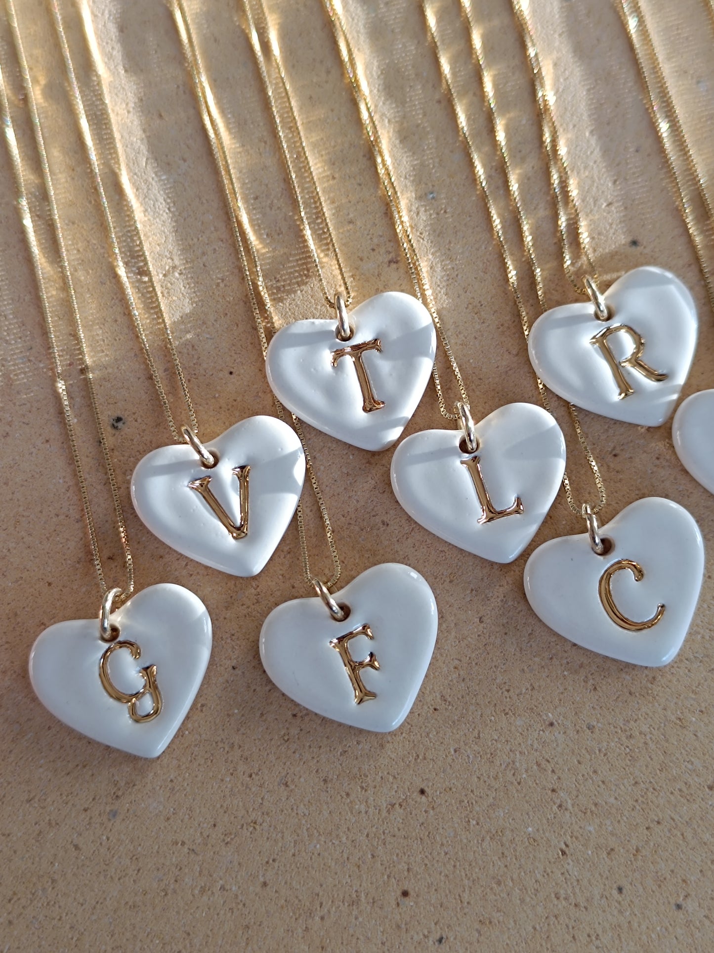 Dije corazón inicial con cadena