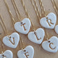 Dije corazón inicial con cadena