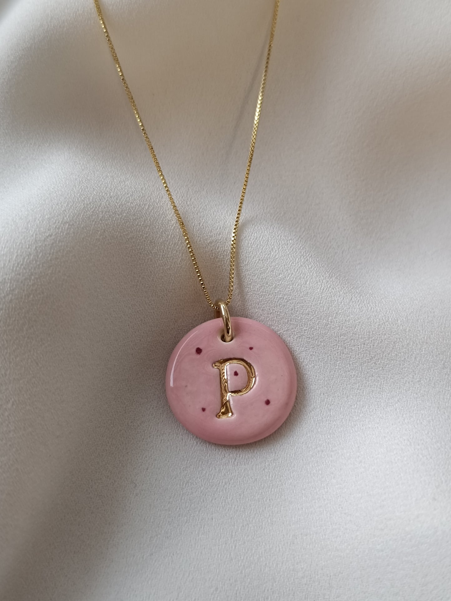 Dije inicial oro