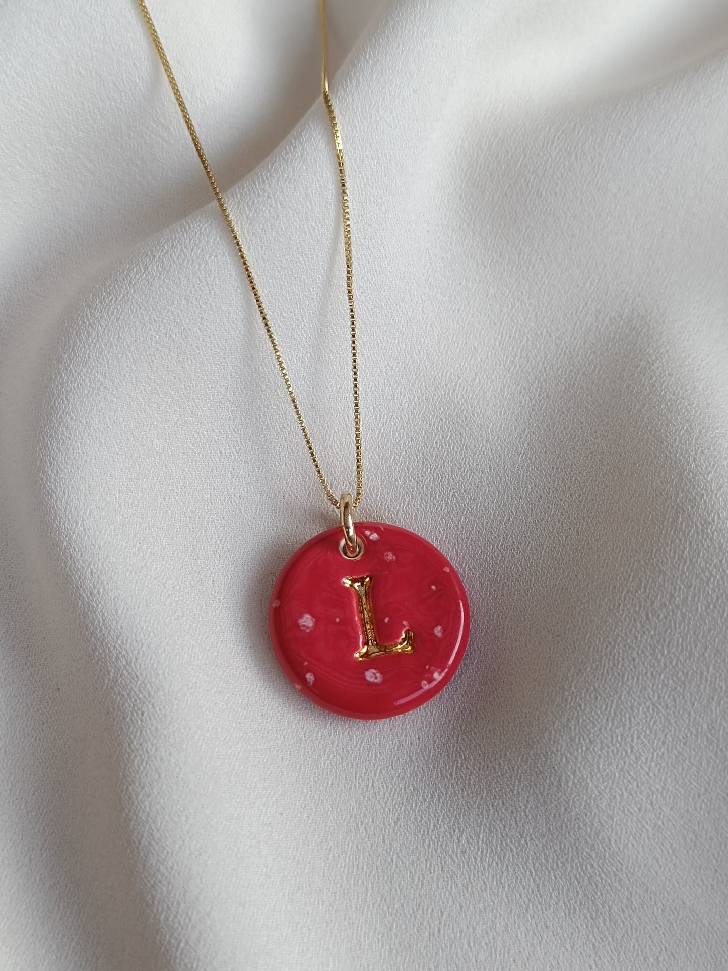 Dije inicial oro